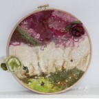 Tableau en feutre, soie et dentelle rose, blanc vert "Mon jardin textile"