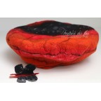 Béret femme noire, rouge, orange en feutre artisanal et soie "Aurore"