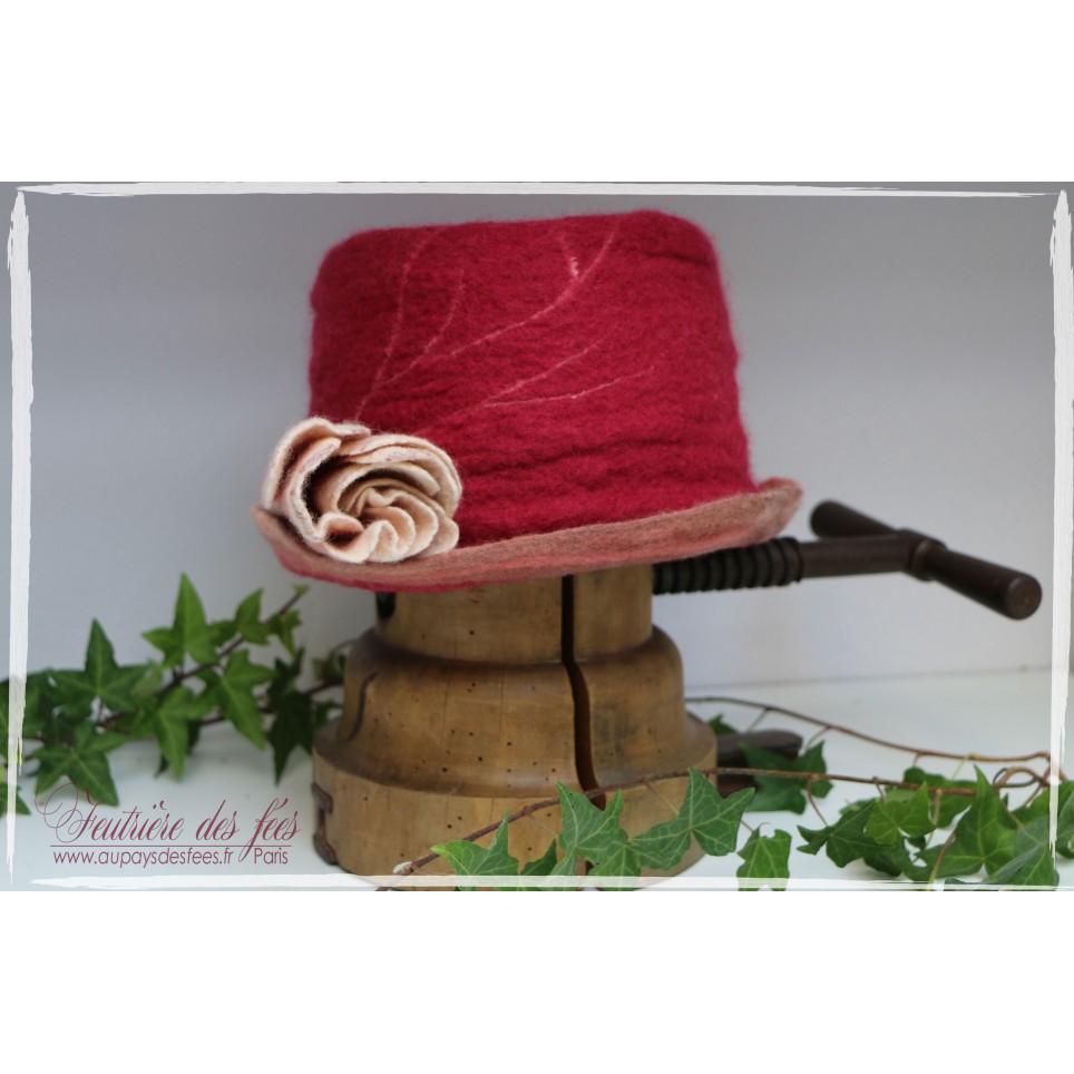 Chapeau femme crème et rose saumoné en feutre artisanal et soie "Rose romantique"