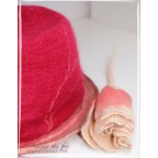 Chapeau femme crème et rose saumoné en feutre artisanal et soie "Rose romantique"