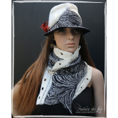 Col écharpe réversible noir, blanc, gris, rose en feutre artisanal et soie "Zebra"