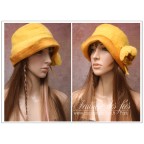 Chapeau femme ocre jaune en feutre artisanal teint à la main