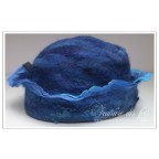 Chapeau femme bleu et turquoise en feutre artisanal et soie teint main "Eänwen" 