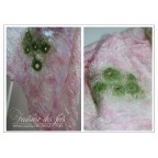 Étole en feutre artisanal et soie peint main, rose et vert "Étole de fleur"